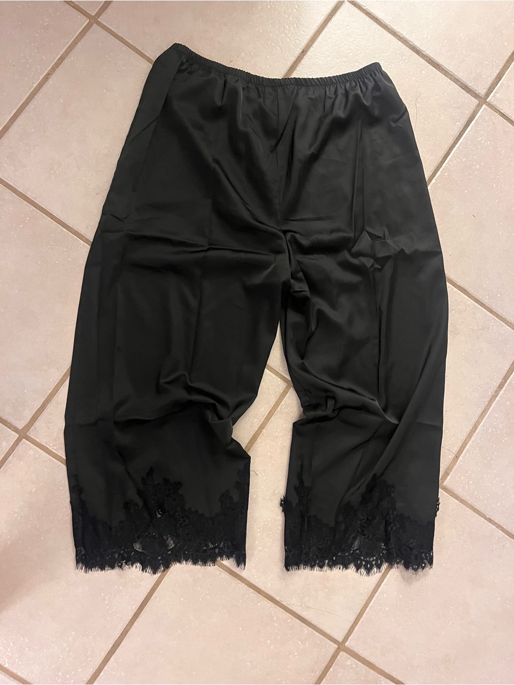 Large Black Lace Trim Capri Pants